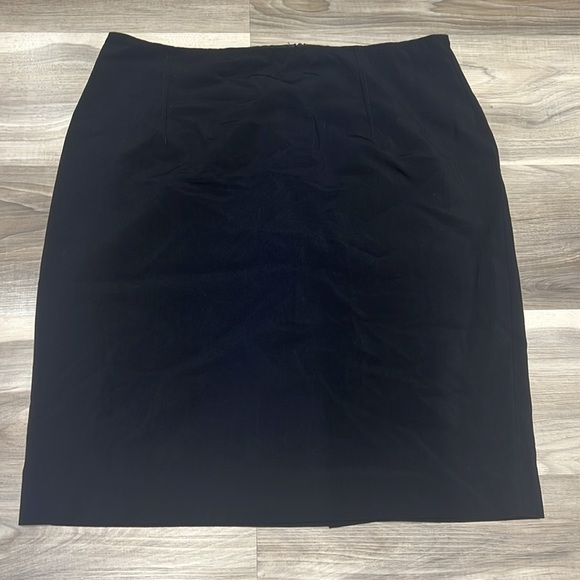 Laura black skirt size 14P - Picture 2 of 7